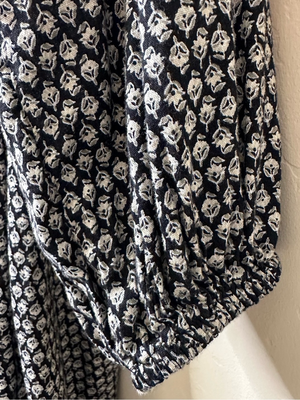Old Navy Women’s Small Black White Floral Boho Split Neck Swing Tunic Dress 5/$2 - Picture 4 of 6